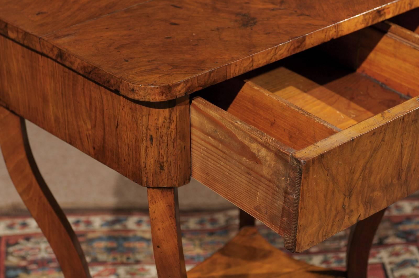 Early 19th Century Italian Walnut Table with Saber Leg and Lower Shelf 4