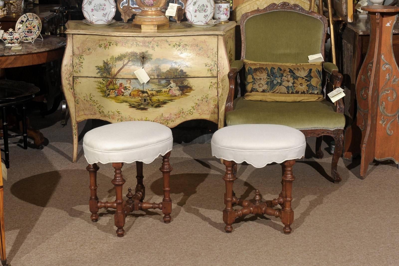 Pair of 18th Century Italian Turned Leg Oval Benches in Walnut In Excellent Condition In Atlanta, GA
