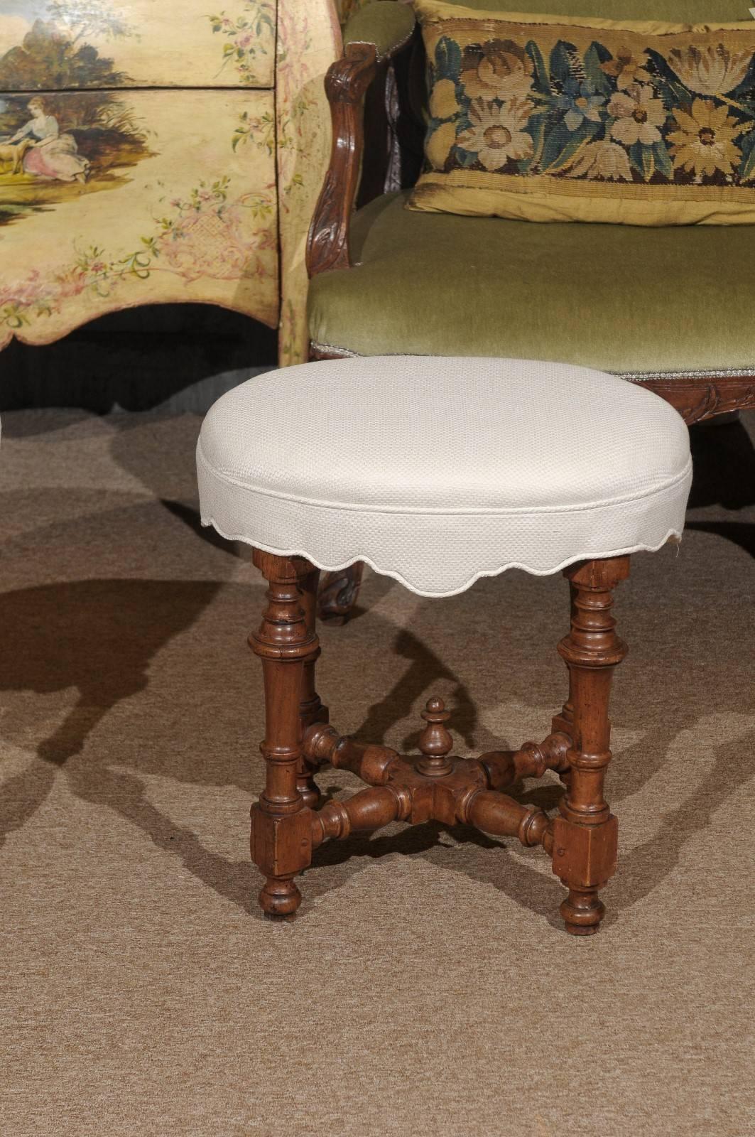 Pair of 18th Century Italian Turned Leg Oval Benches in Walnut 1