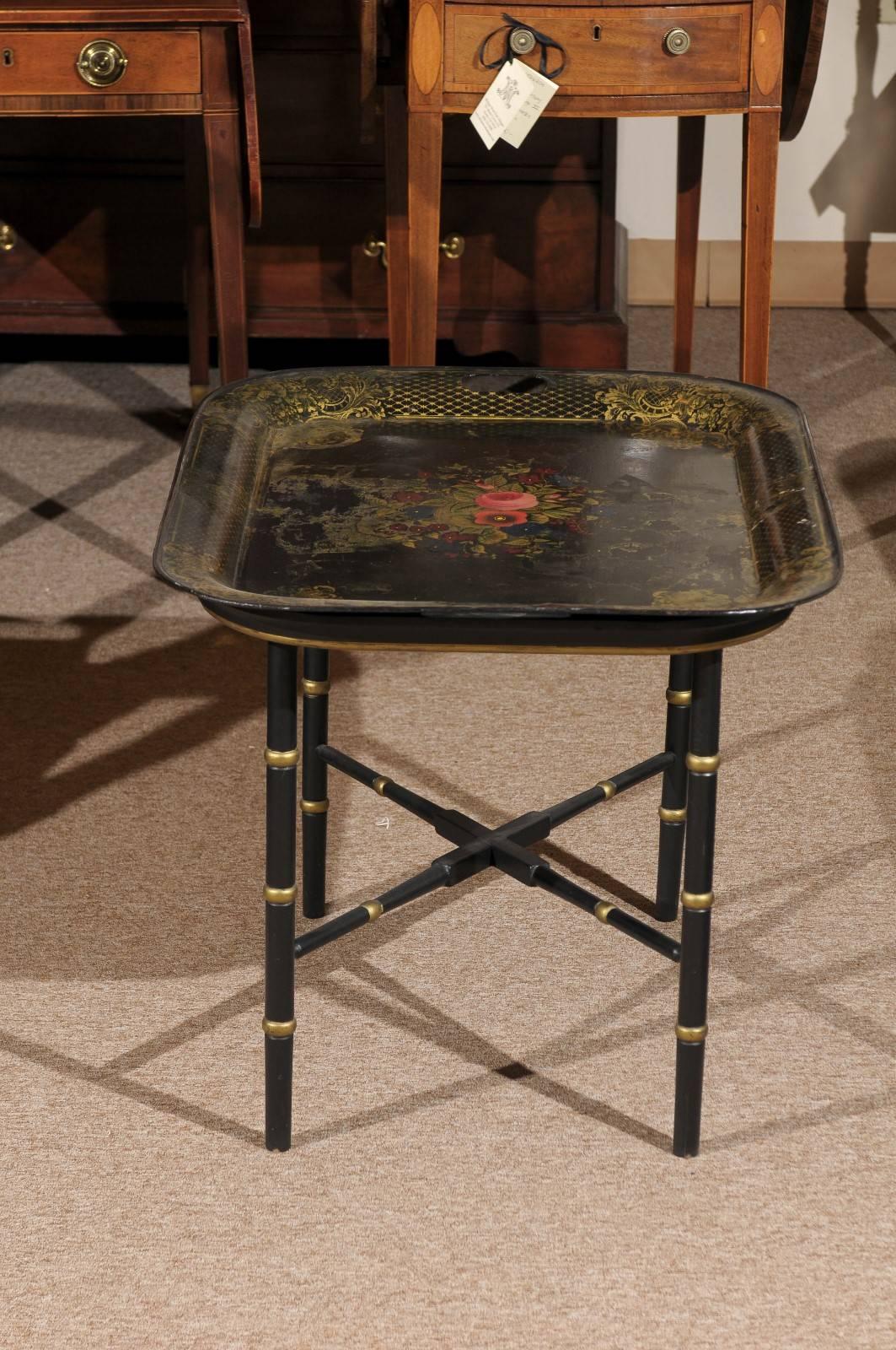 Métal Table à plateau en tôle française avec motif de panier à fleurs, 19ème siècle en vente