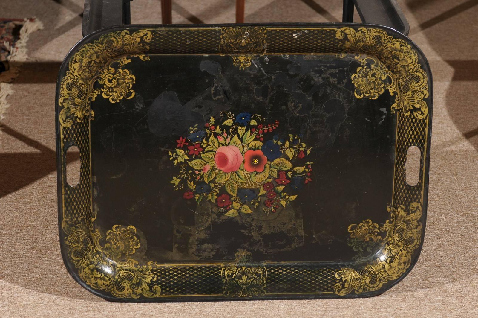 Table à plateau en tôle française avec motif de panier à fleurs, 19ème siècle en vente 2