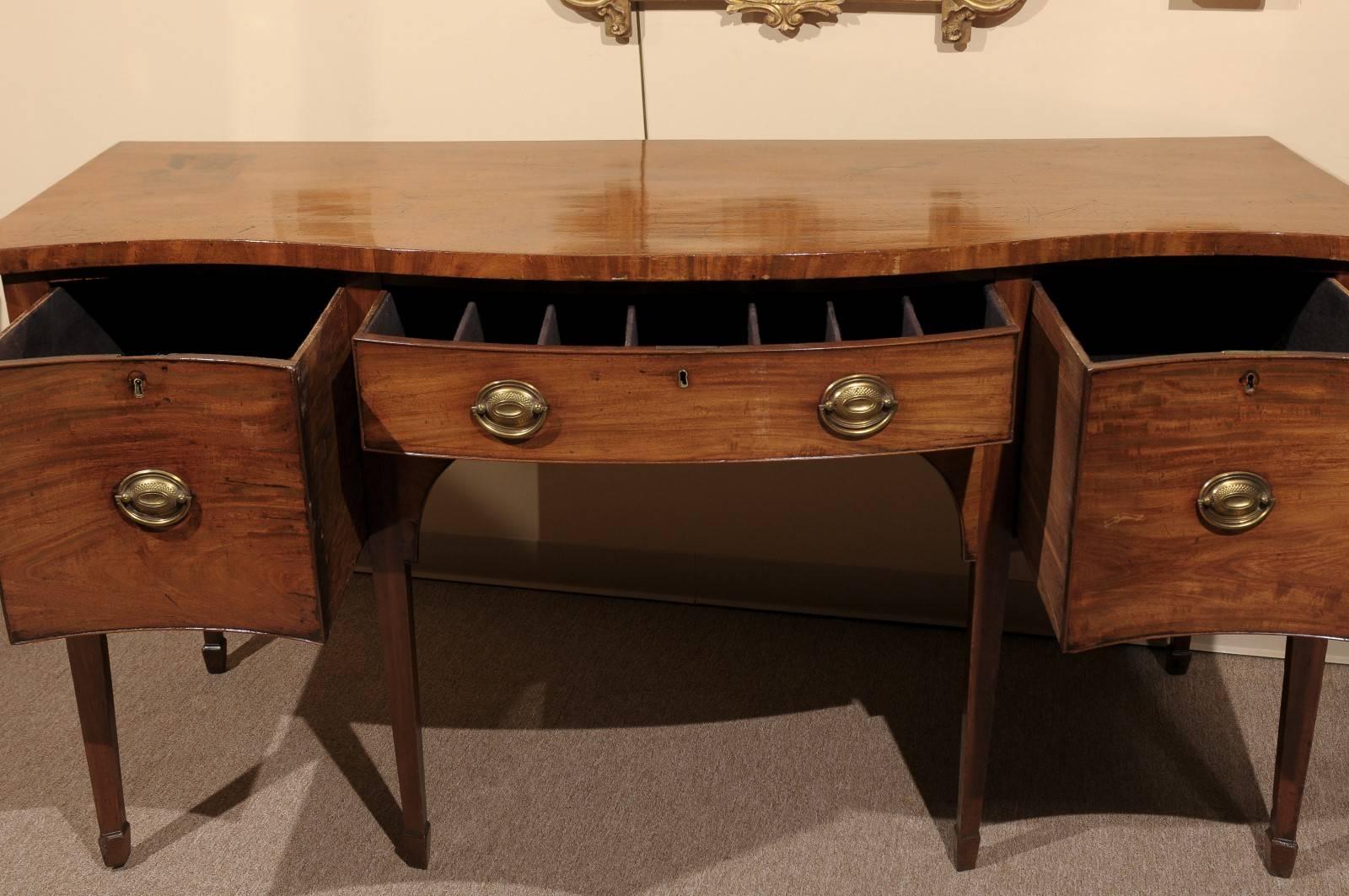 English George III Mahogany Sideboard with Spade Feet and Serpentine Front 2