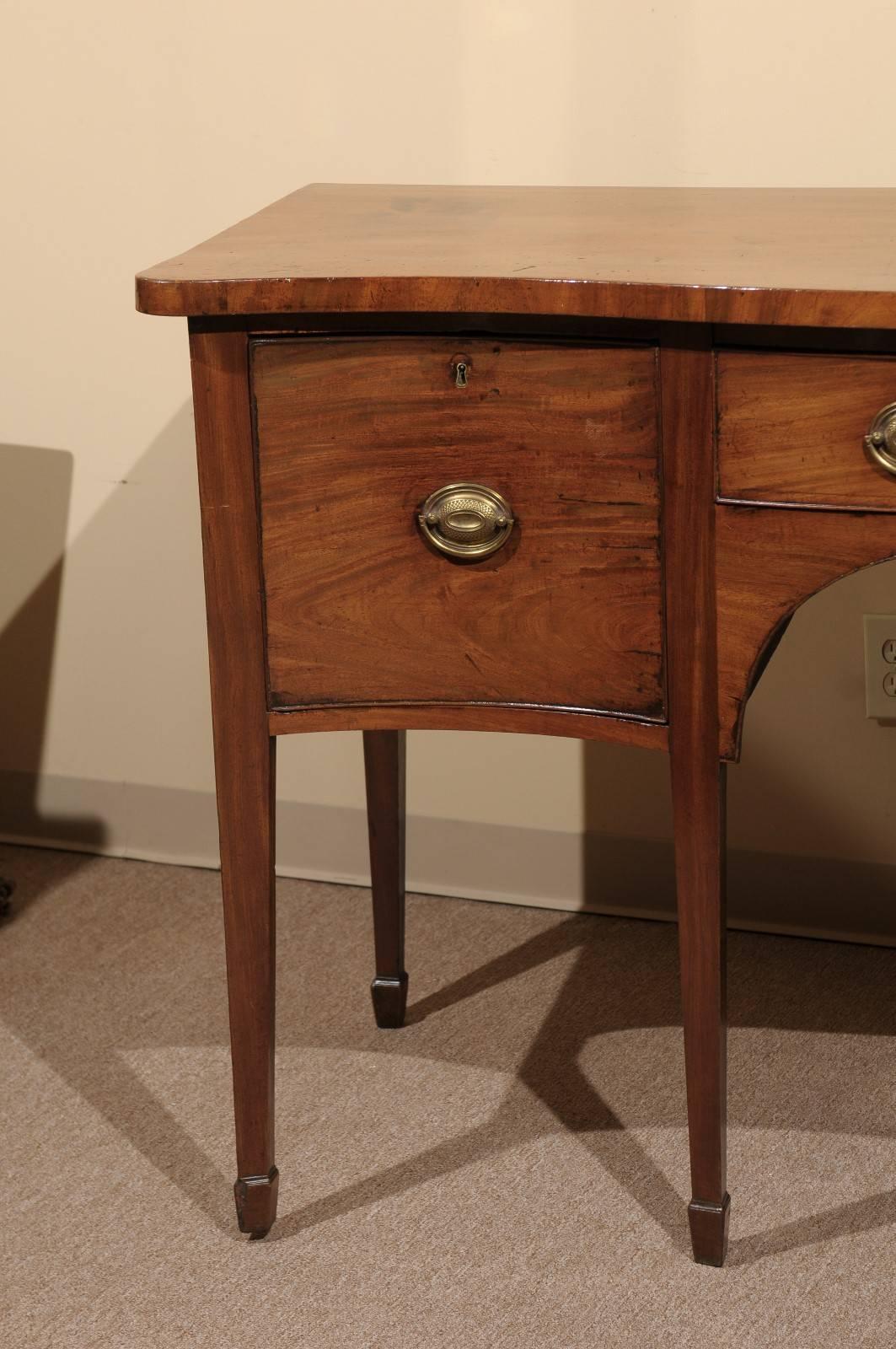 English George III Mahogany Sideboard with Spade Feet and Serpentine Front 1