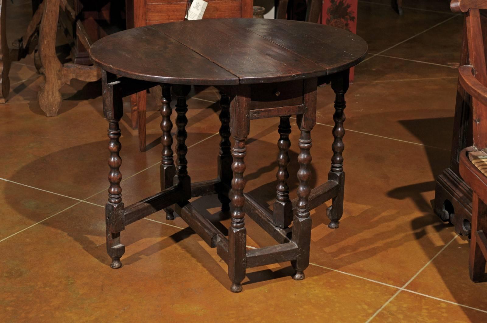 Petite English Oak Small Oak Gate Leg Table, 18th Century 2