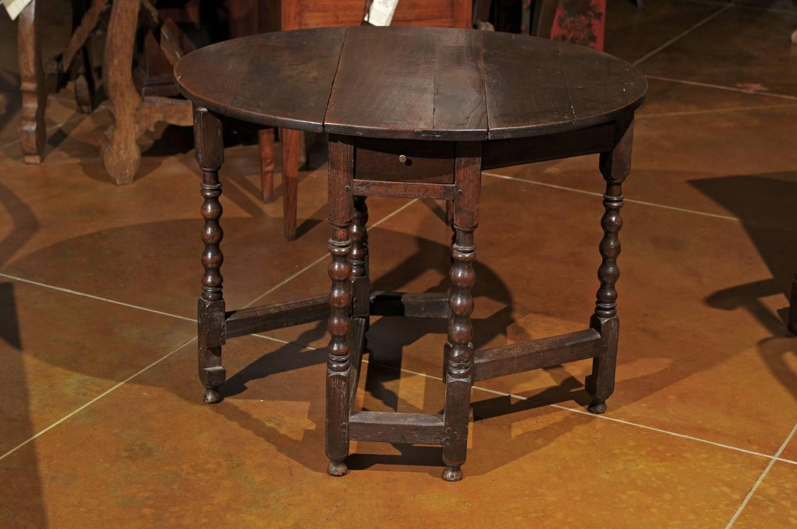19th Century Petite English Oak Small Oak Gate Leg Table, 18th Century