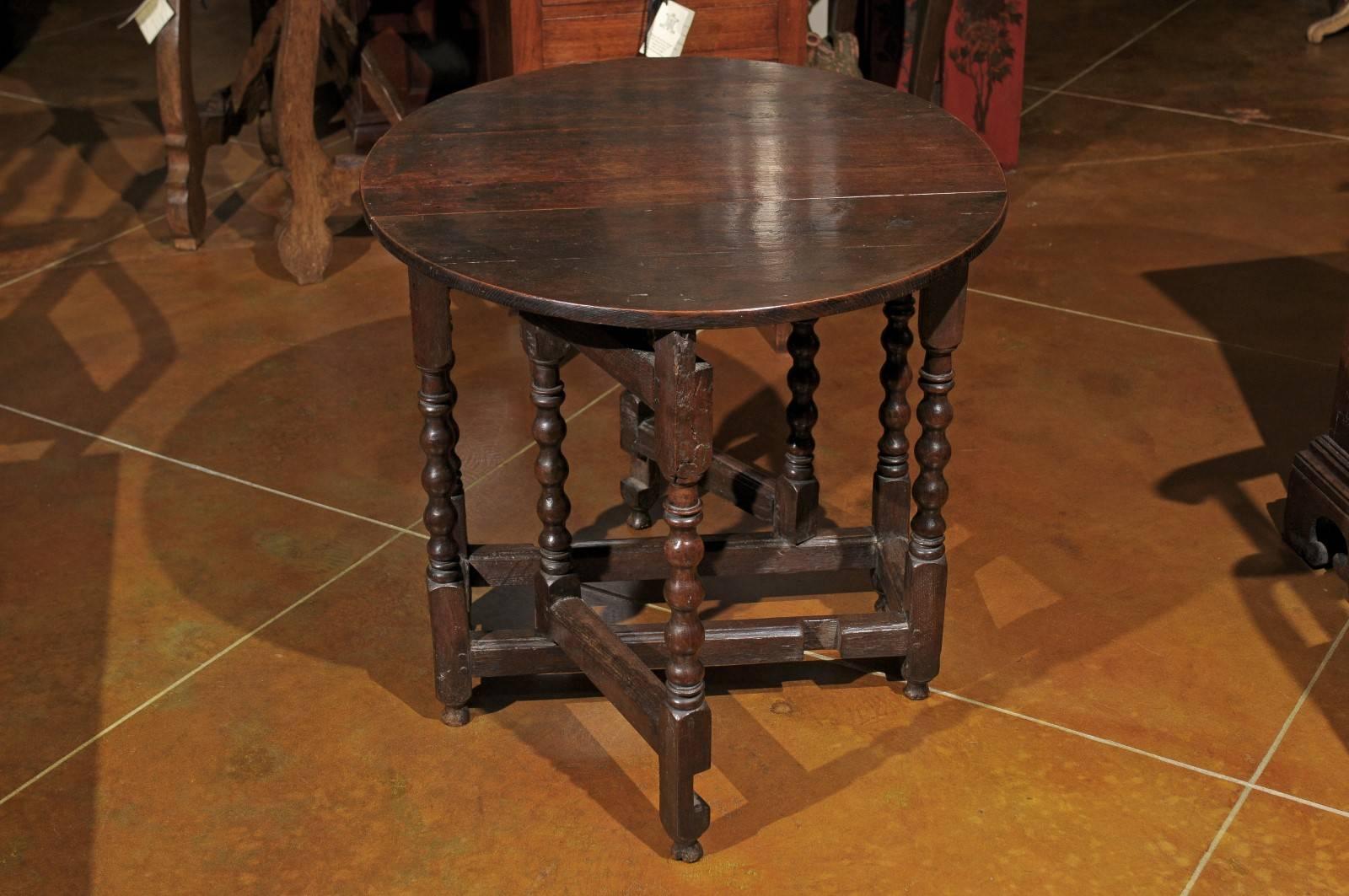 Petite English Oak Small Oak Gate Leg Table, 18th Century 3