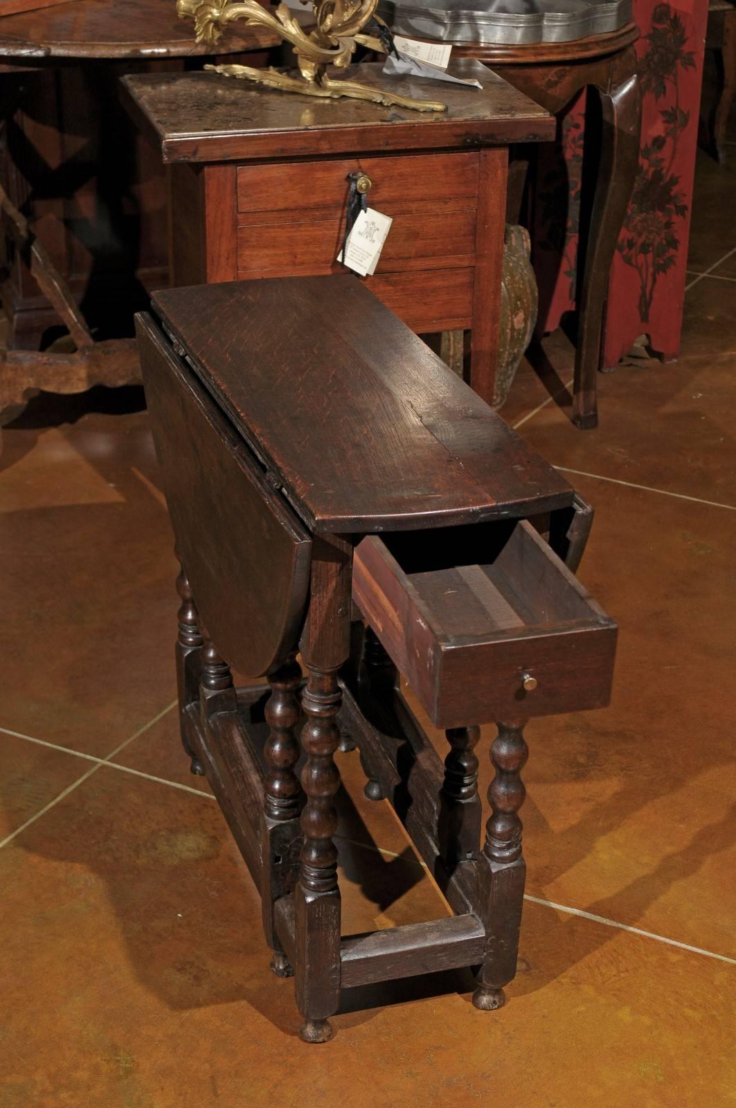 Petite English Oak Small Oak Gate Leg Table, 18th Century 5