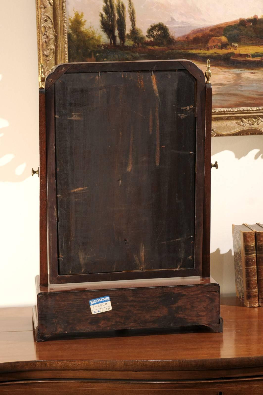 Miroir à abat-jour anglais en acajou de style George III, fin du XVIIIe siècle en vente 4