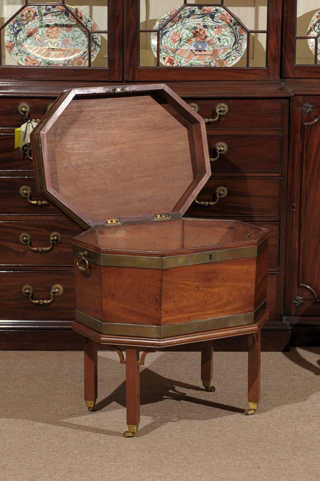 Early 19th Century English Octagonal Mahogany Cellarette on Later Stand 1