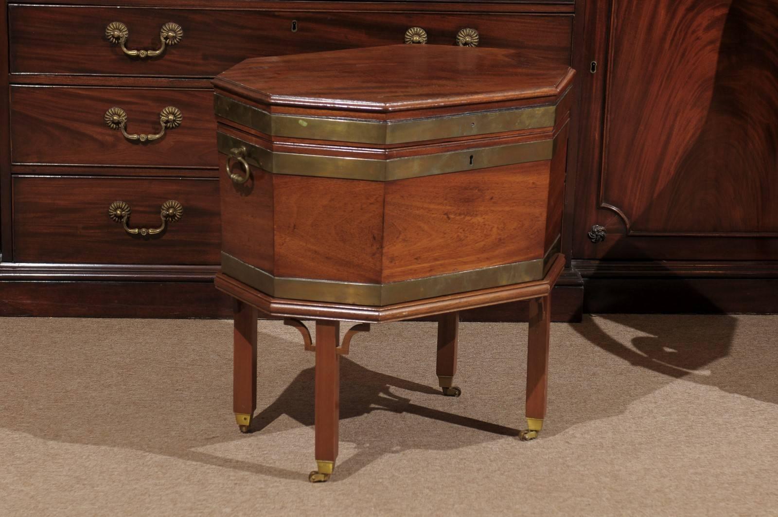 Early 19th Century English Octagonal Mahogany Cellarette on Later Stand 2
