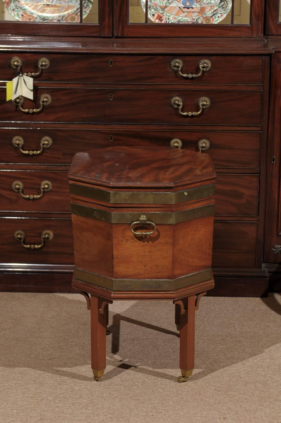Early 19th Century English Octagonal Mahogany Cellarette on Later Stand 3