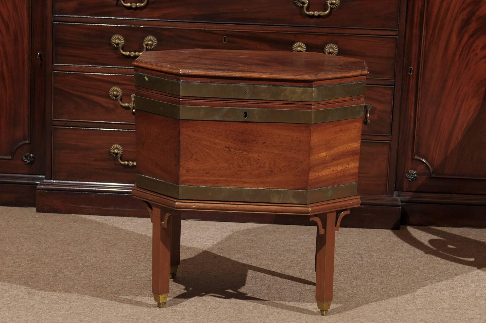 Early 19th Century English Octagonal Mahogany Cellarette on Later Stand 4