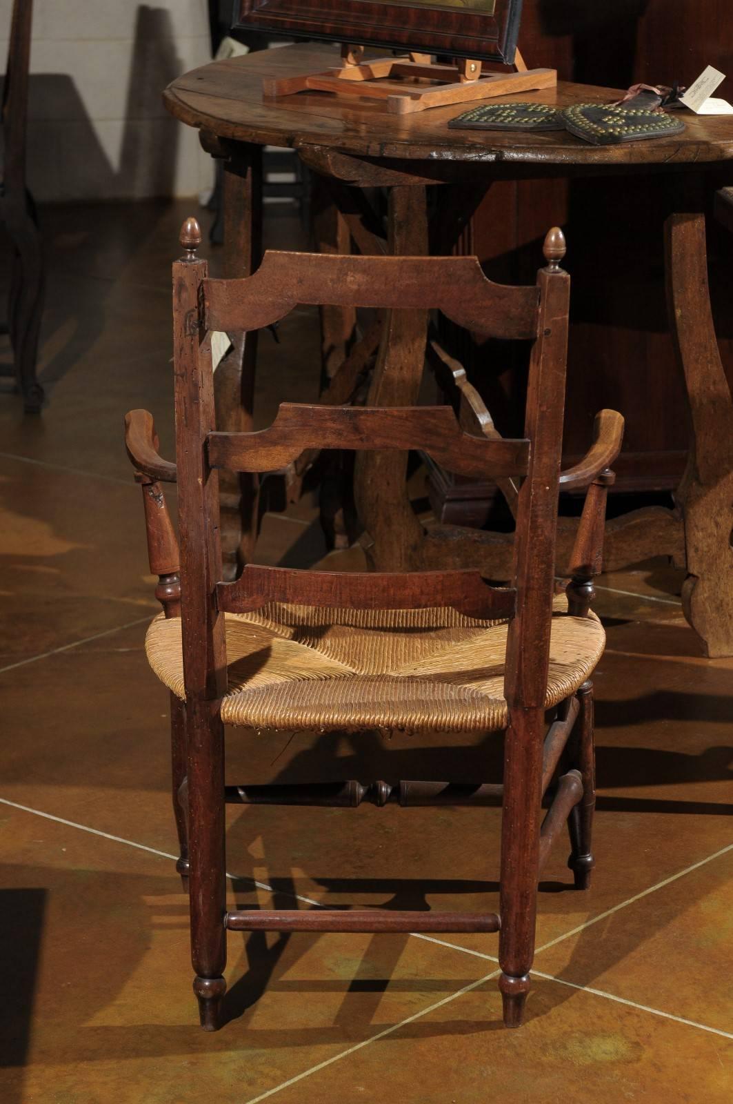 Sessel mit Leiterlehne aus Nussbaumholz und Binsensitz, Frankreich, um 1865 im Angebot 1