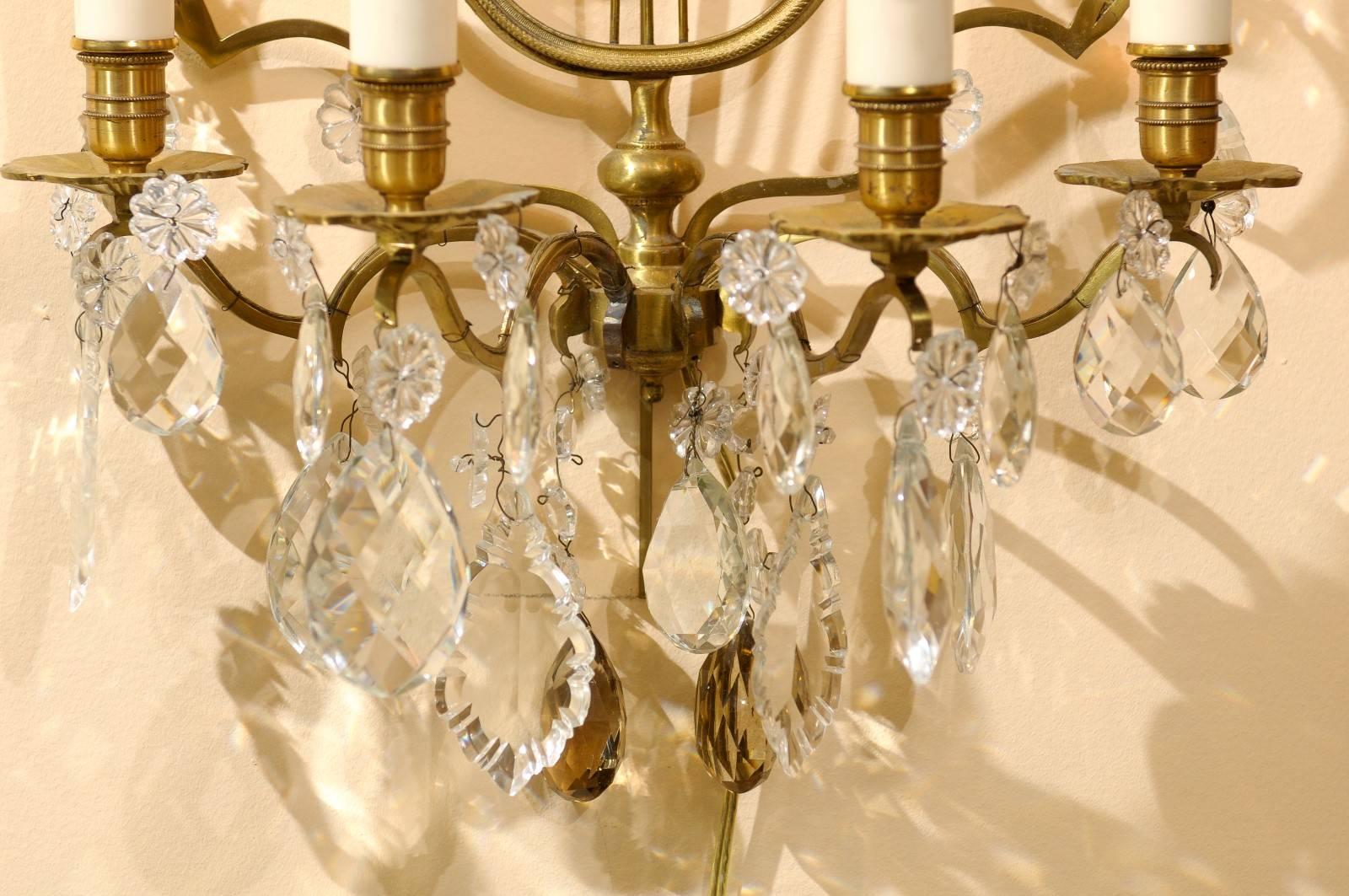Paire d'appliques françaises à 4 lumières en laiton en forme de lyre avec cristaux d'ambre, 19ème siècle Bon état - En vente à Atlanta, GA