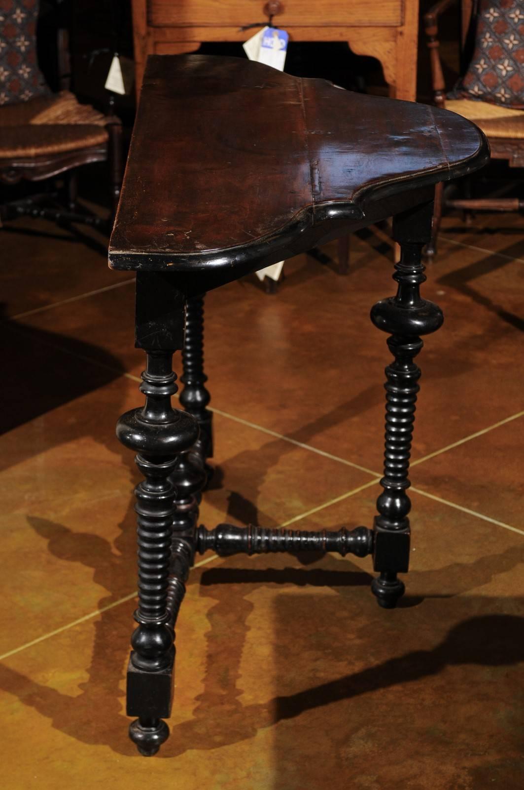 18th Century and Earlier 18th Century Walnut Louis XIII Style Serpentine Console Table, Italy