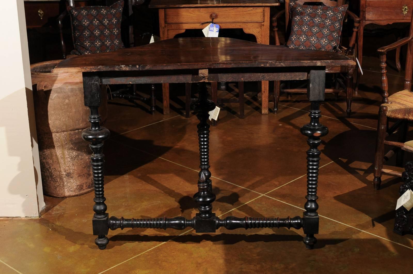 18th Century Walnut Louis XIII Style Serpentine Console Table, Italy 2