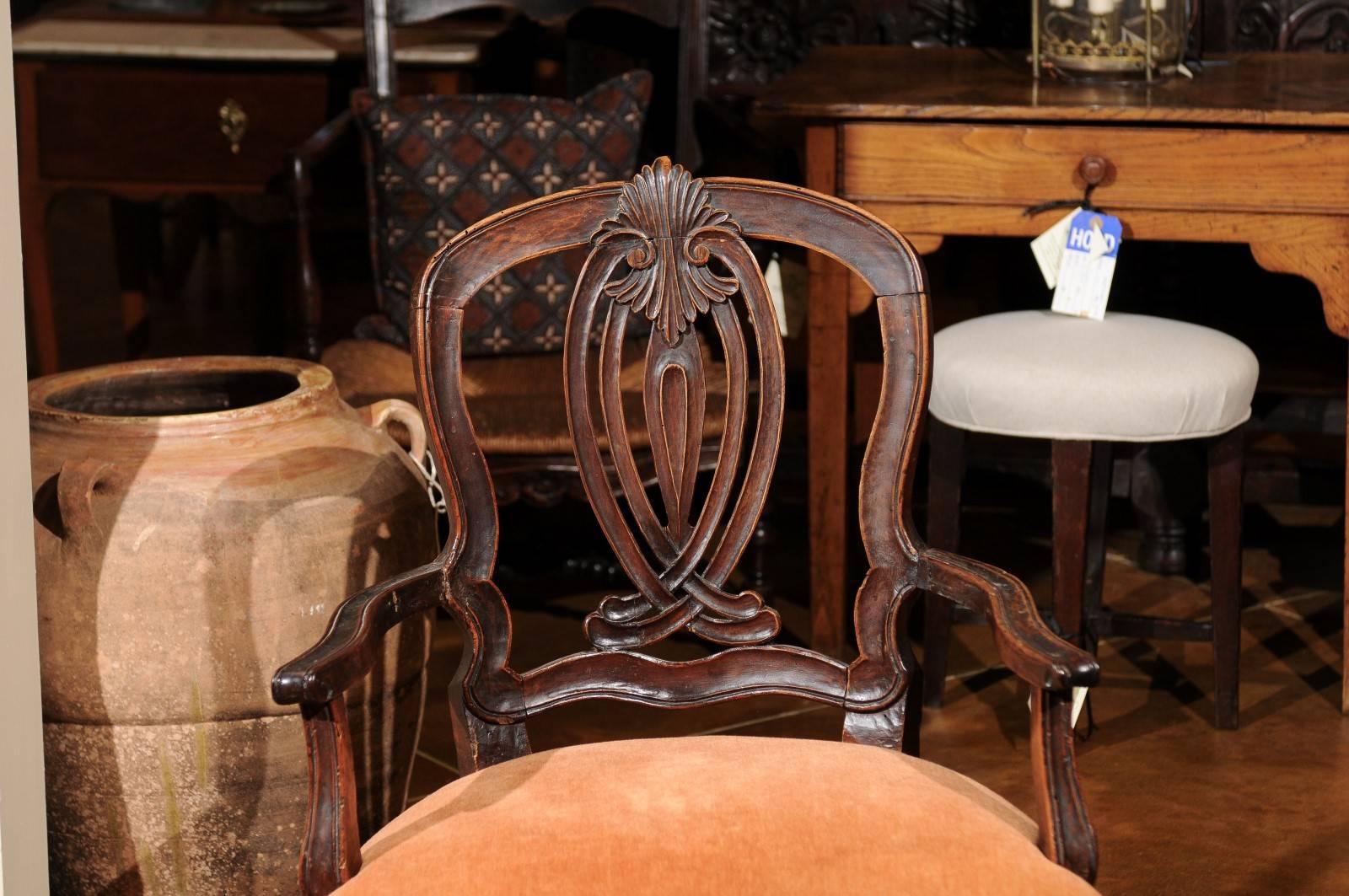 Rokoko-/ neoklassizistischer Sessel aus Nussbaumholz, Italien, um 1780 im Angebot 4
