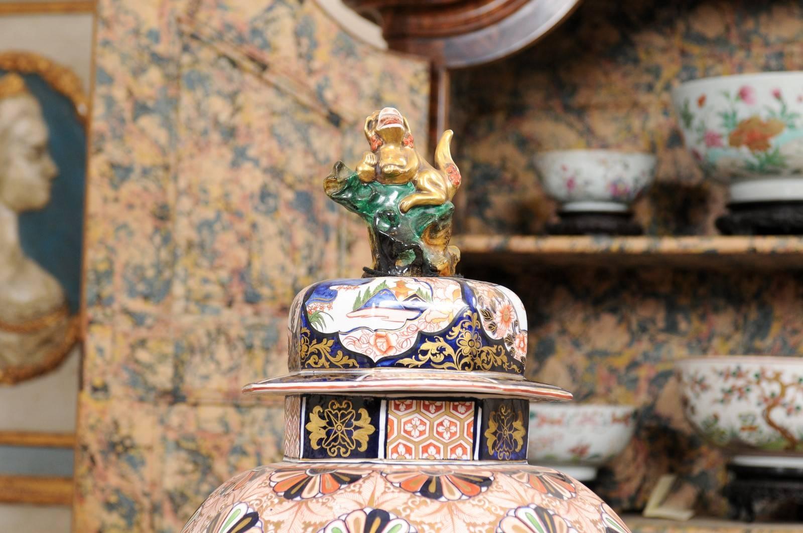 Ironstone Urn & Lid with Foo Dog Finial, England ca. 1820 In Good Condition For Sale In Atlanta, GA