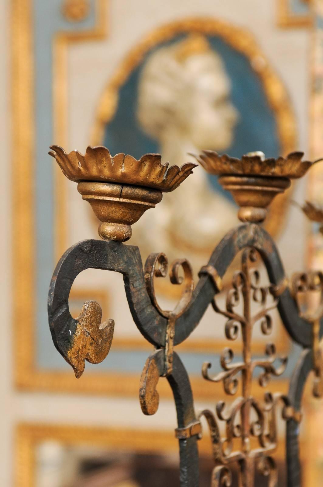 Candelabro de pie francés de hierro forjado, ca. 1900 Hierro forjado en venta