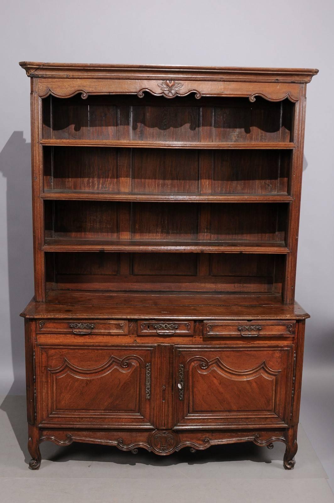18th Century French Transitional Louis XV & Louis XVI Oak Vaisellier For Sale 4