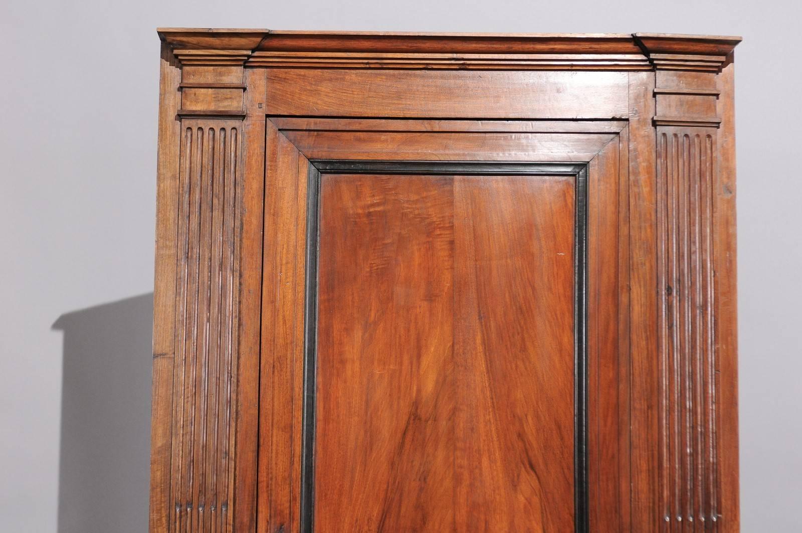 French Directoire Walnut Corner Cupboard, ca. 1790 In Good Condition For Sale In Atlanta, GA