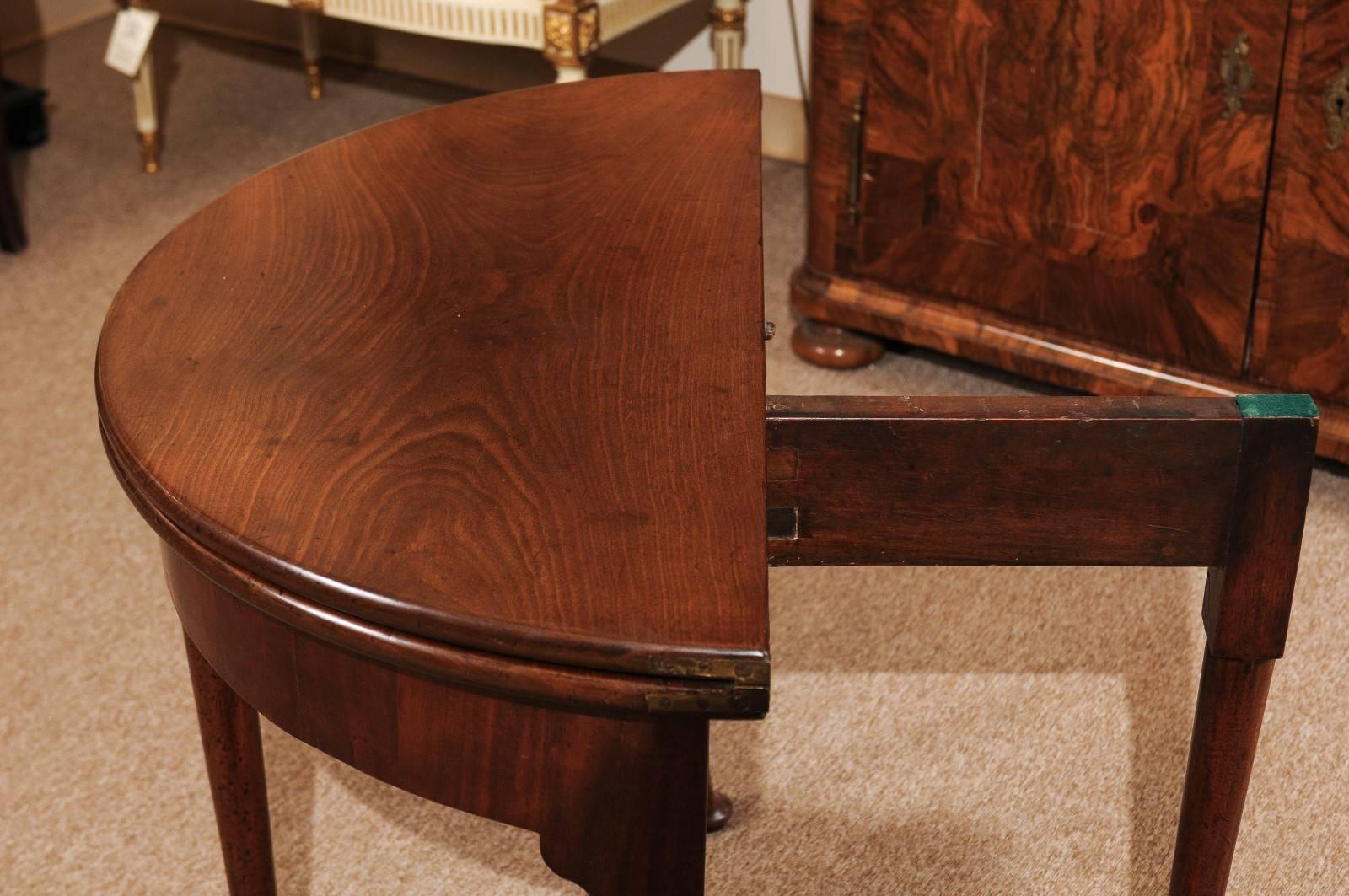 18th Century English Mahogany Demilune Flip-Top Game Table In Good Condition For Sale In Atlanta, GA