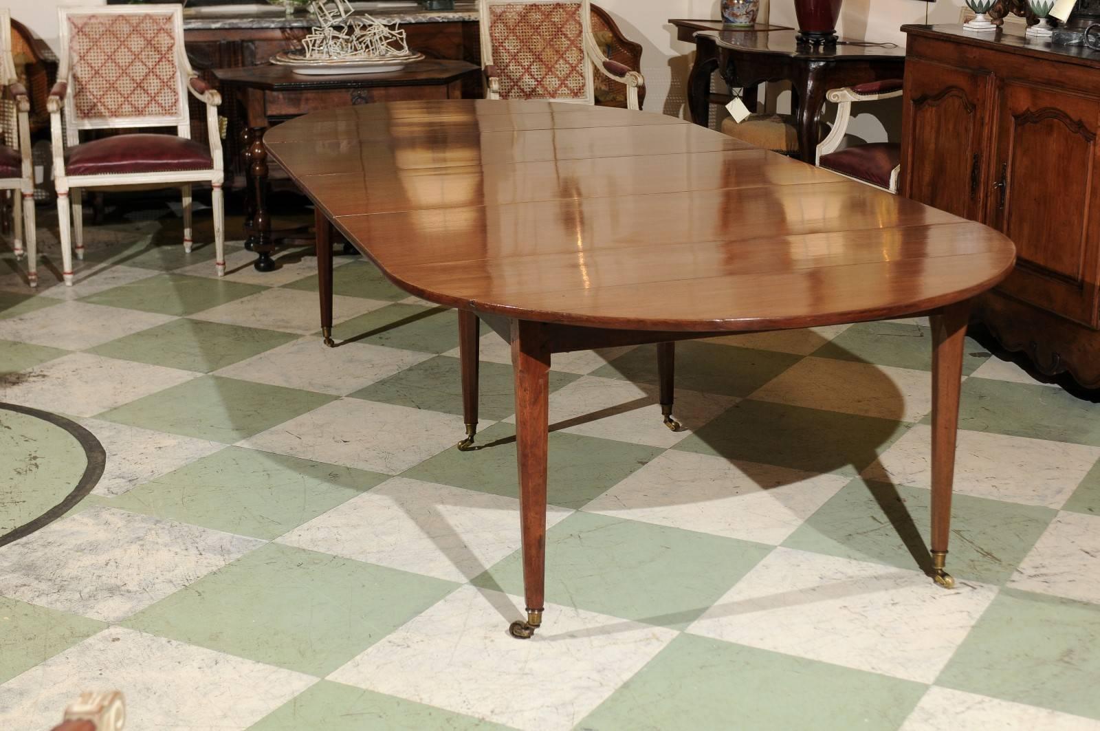 French Directoire Mahogany Extending Dining Table with Tapered Legs, Late 18th Century