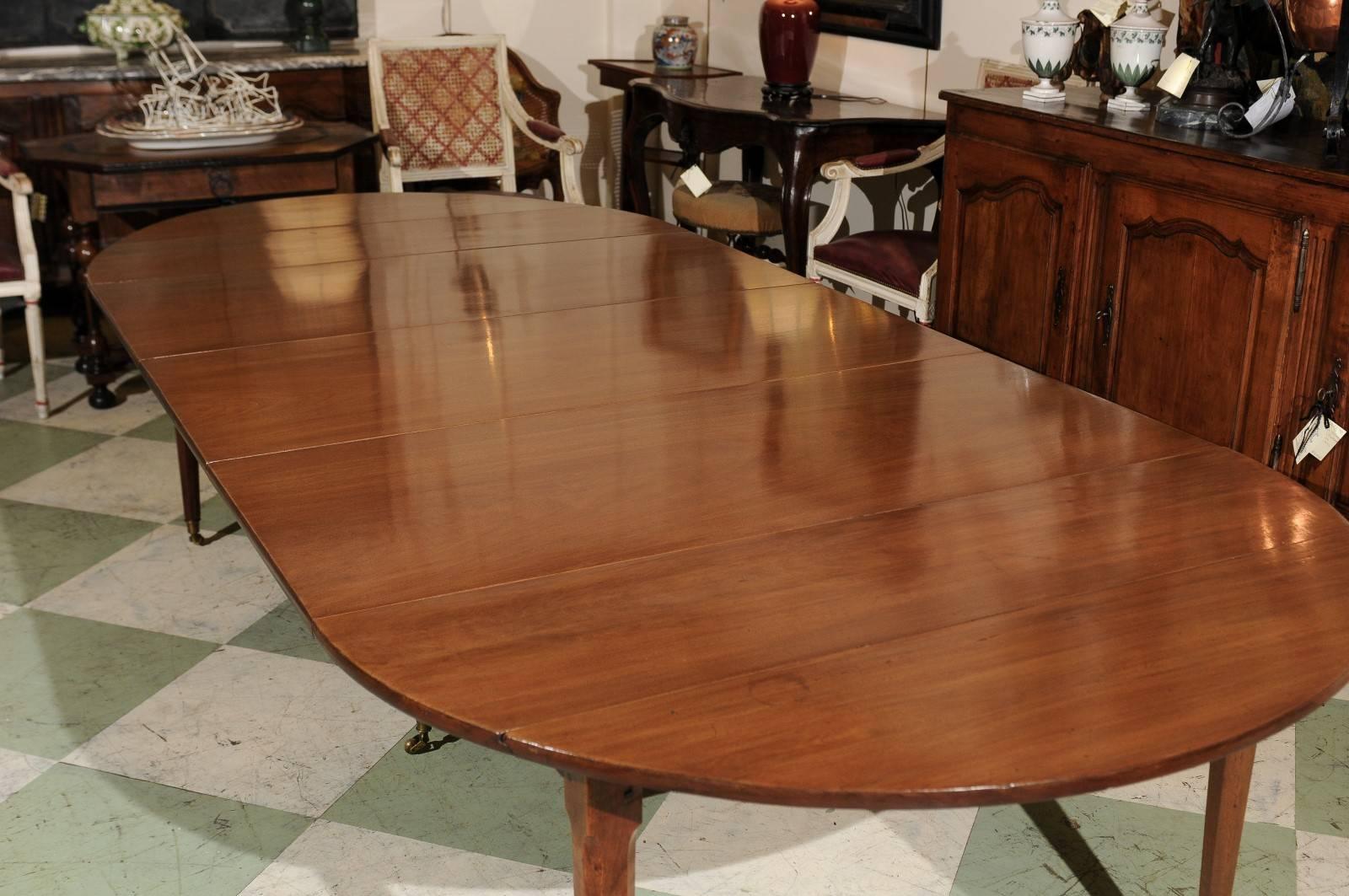 Brass Directoire Mahogany Extending Dining Table with Tapered Legs, Late 18th Century