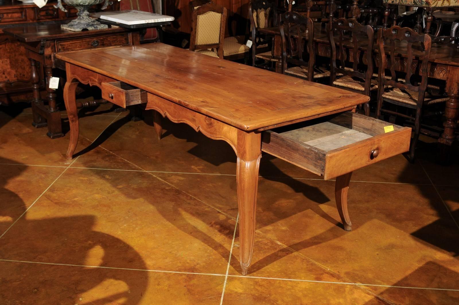 Französischer Bauerntisch aus Obstholz, um 1800 im Zustand „Gut“ im Angebot in Atlanta, GA