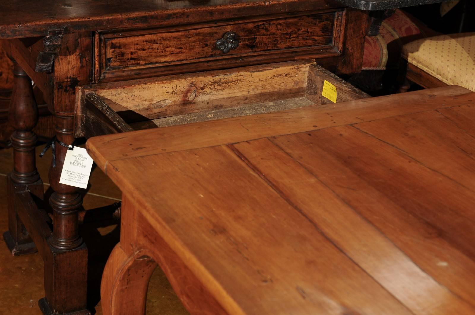 Französischer Bauerntisch aus Obstholz, um 1800 im Angebot 1