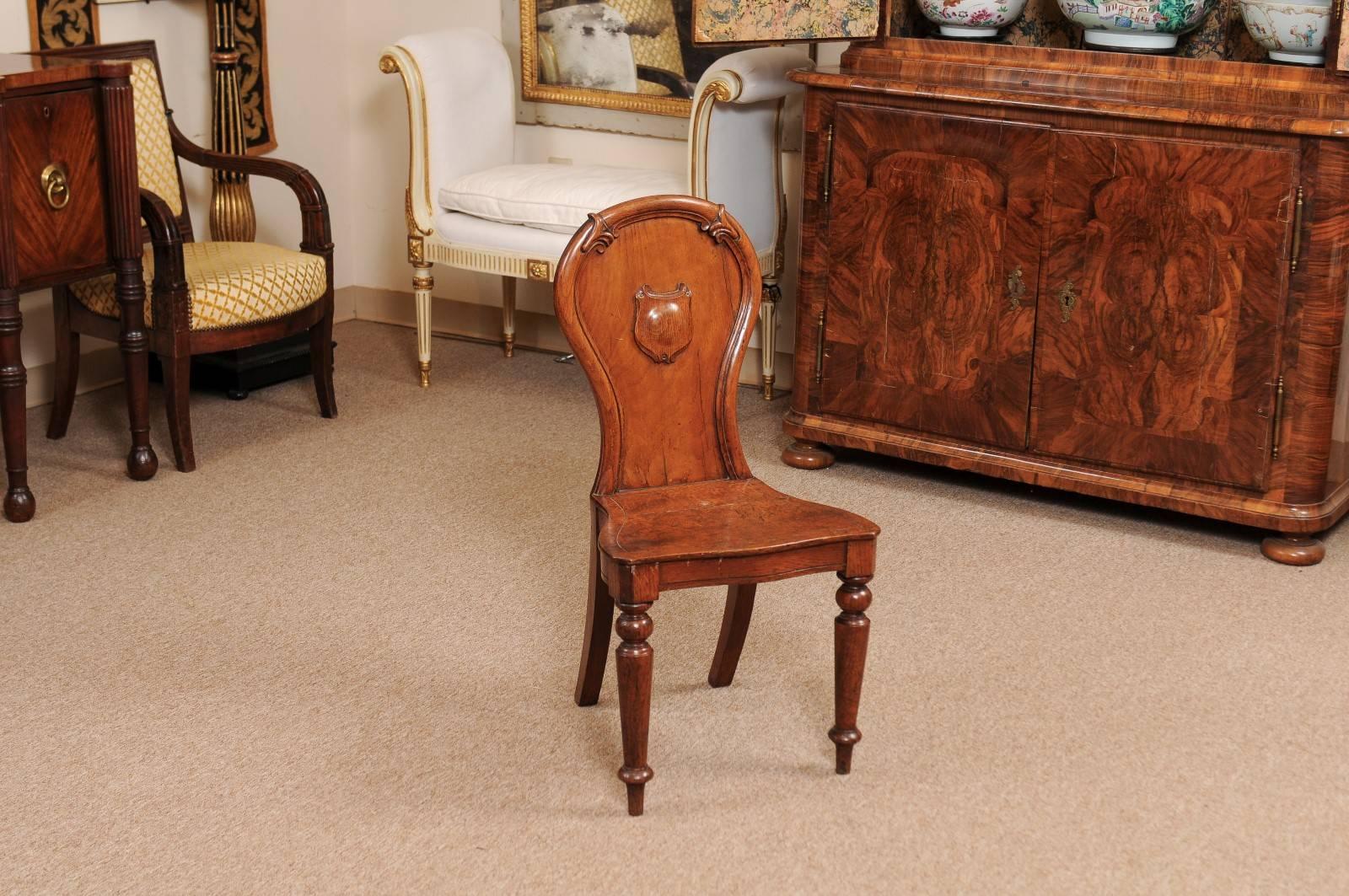Late 19th Century English Oak Hall Chair In Good Condition In Atlanta, GA