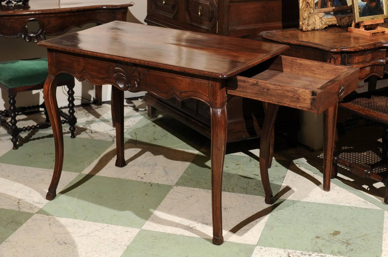 18th Century French Louis XV Walnut Table with Shell Carving & Side Drawer For Sale 3