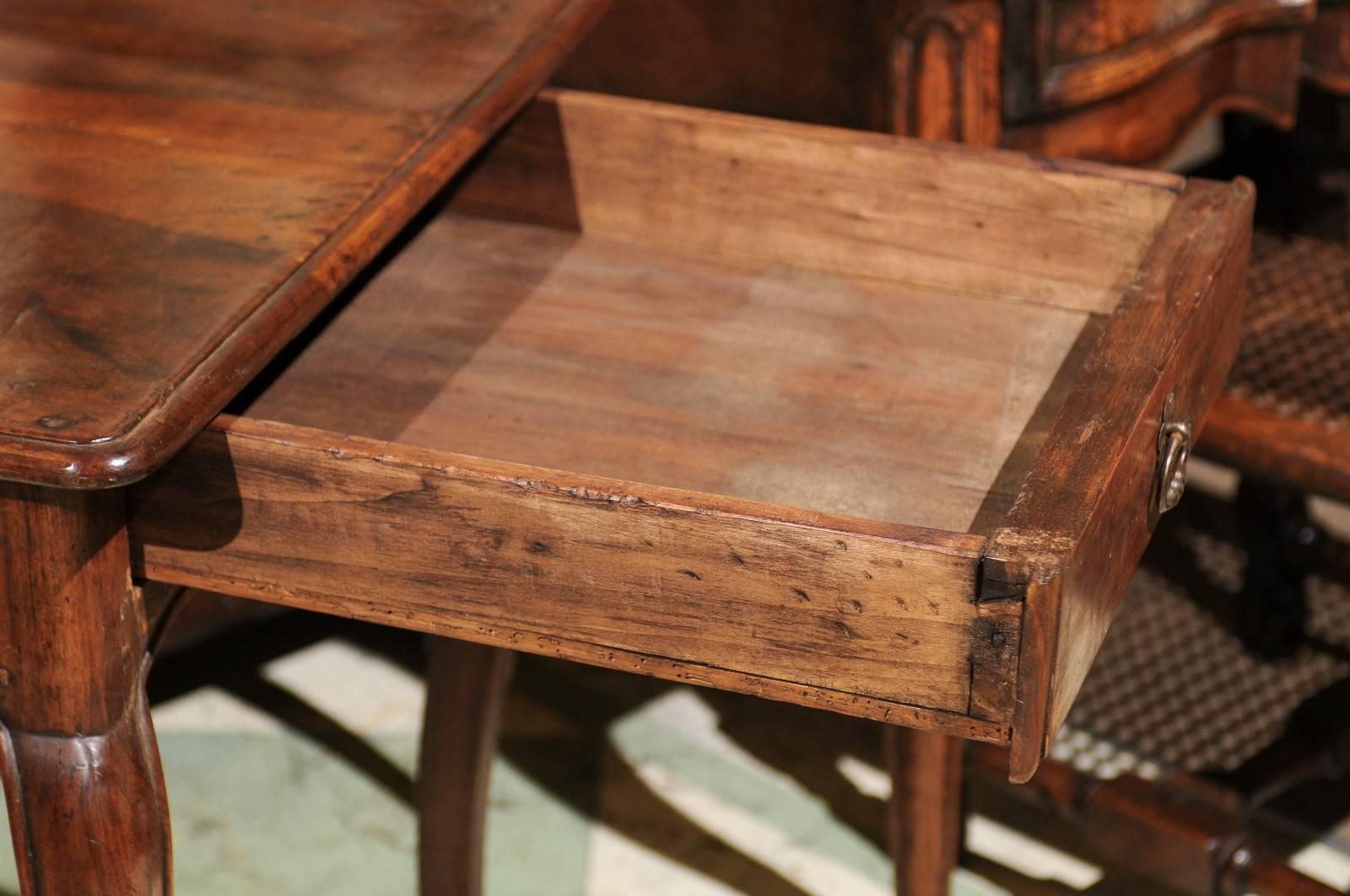 18th Century French Louis XV Walnut Table with Shell Carving & Side Drawer For Sale 4