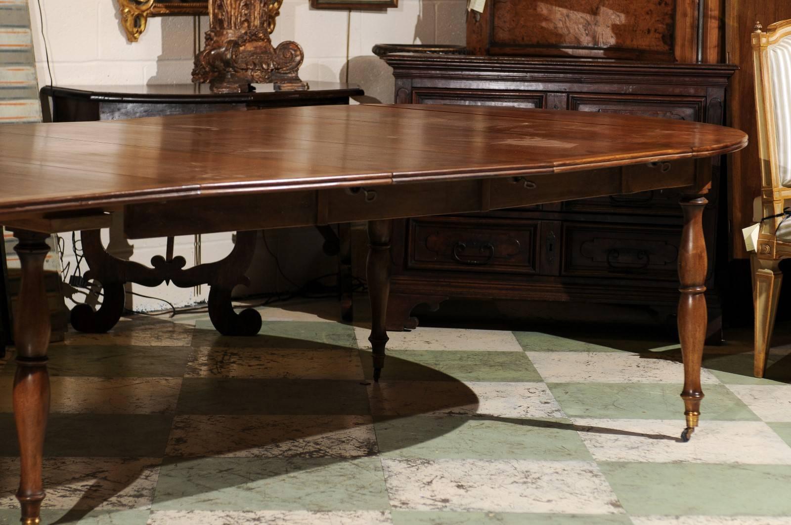 19th Century French Walnut Extension Dining Table, circa 1830 1