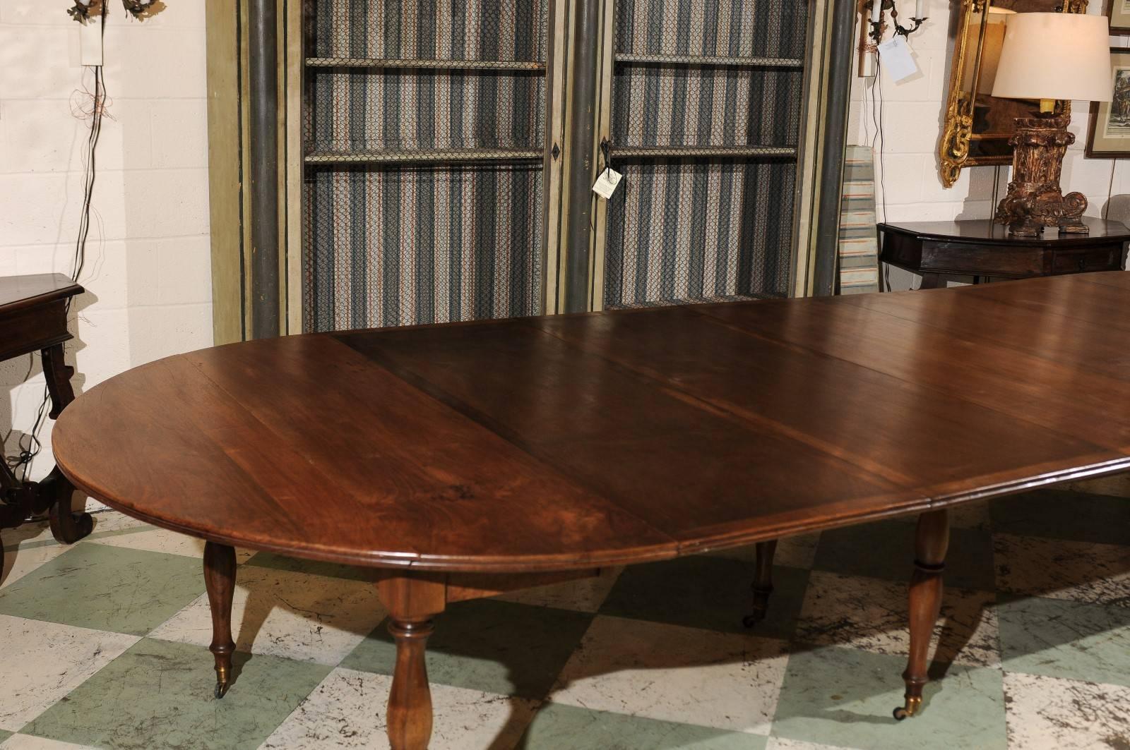 19th Century French Walnut Extension Dining Table, circa 1830 3