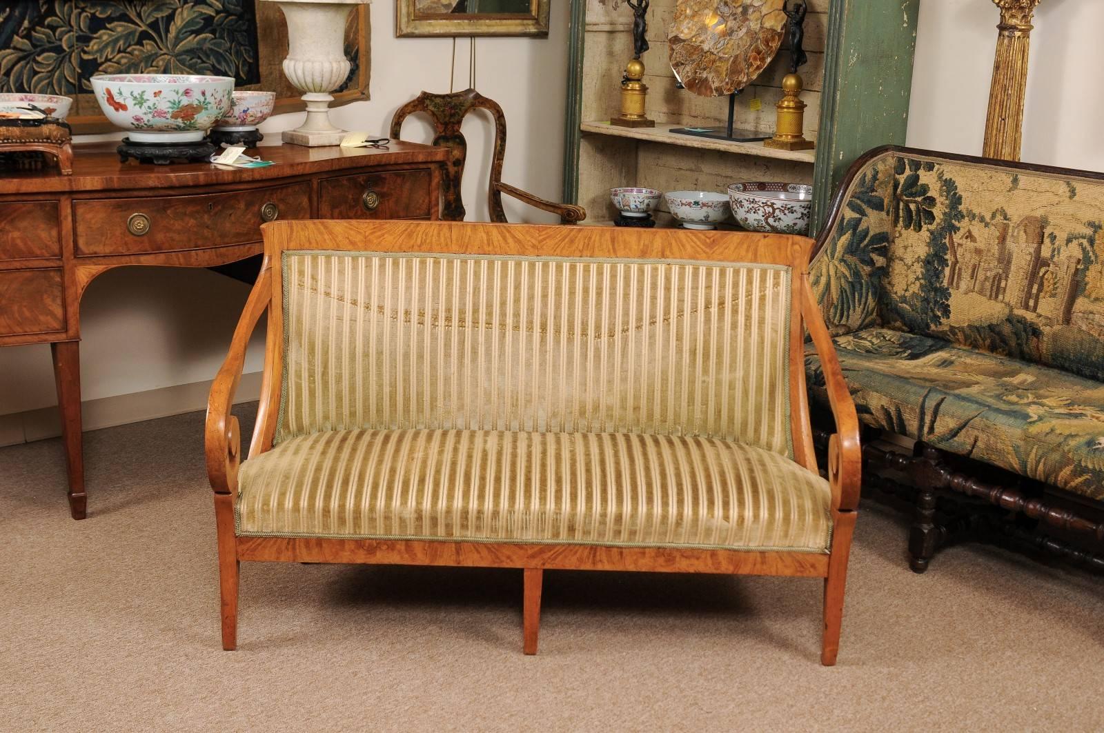 European Early 19th Biedermeier Settee with Scroll Arms and Curved Back in Birch Wood For Sale