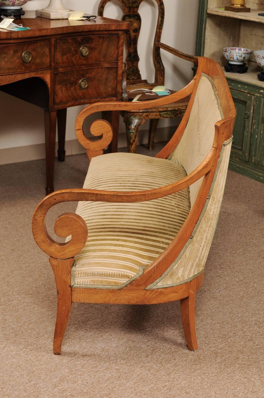 Early 19th Biedermeier Settee with Scroll Arms and Curved Back in Birch Wood For Sale 2