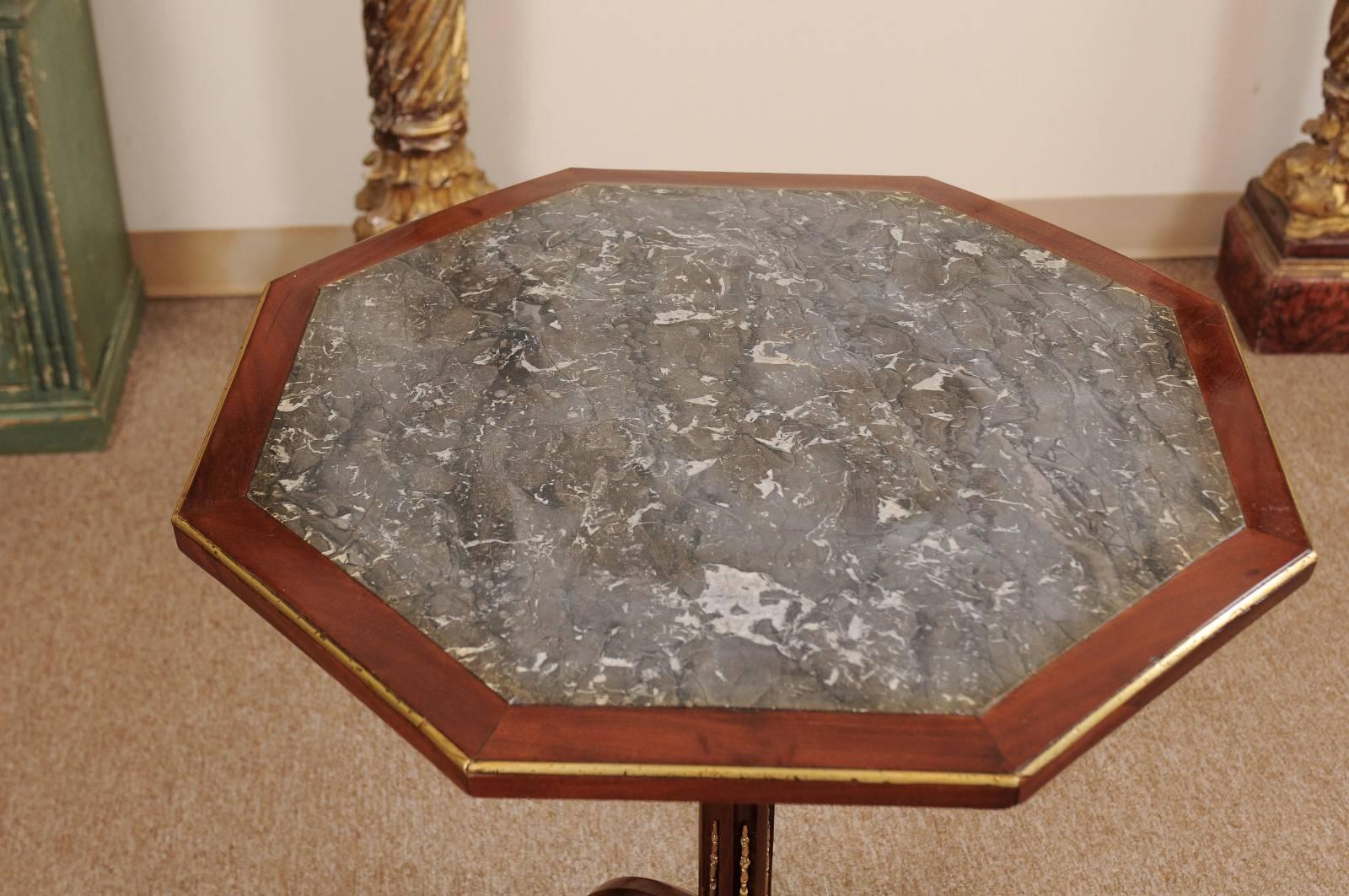 Early 19th Century Octagonal Tilt-Top in Mahogany on Tripod Base 1