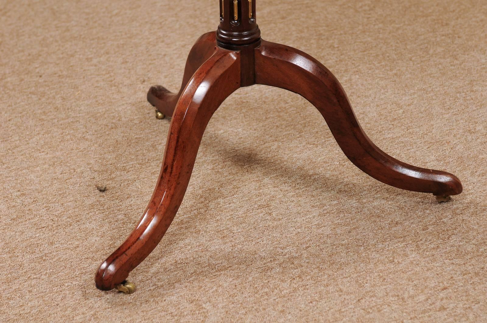 Early 19th Century Octagonal Tilt-Top in Mahogany on Tripod Base 5