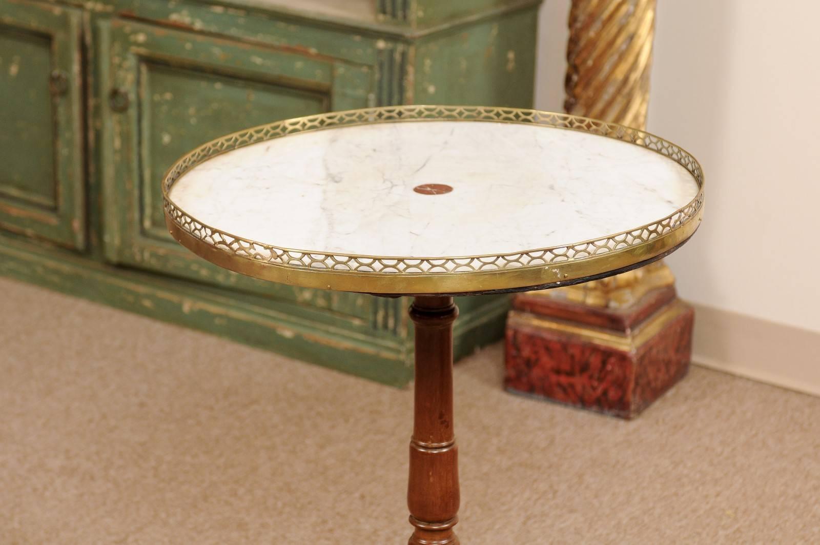 18th Century French Louis XVI Revolving Walnut Gueridon with Marble Top