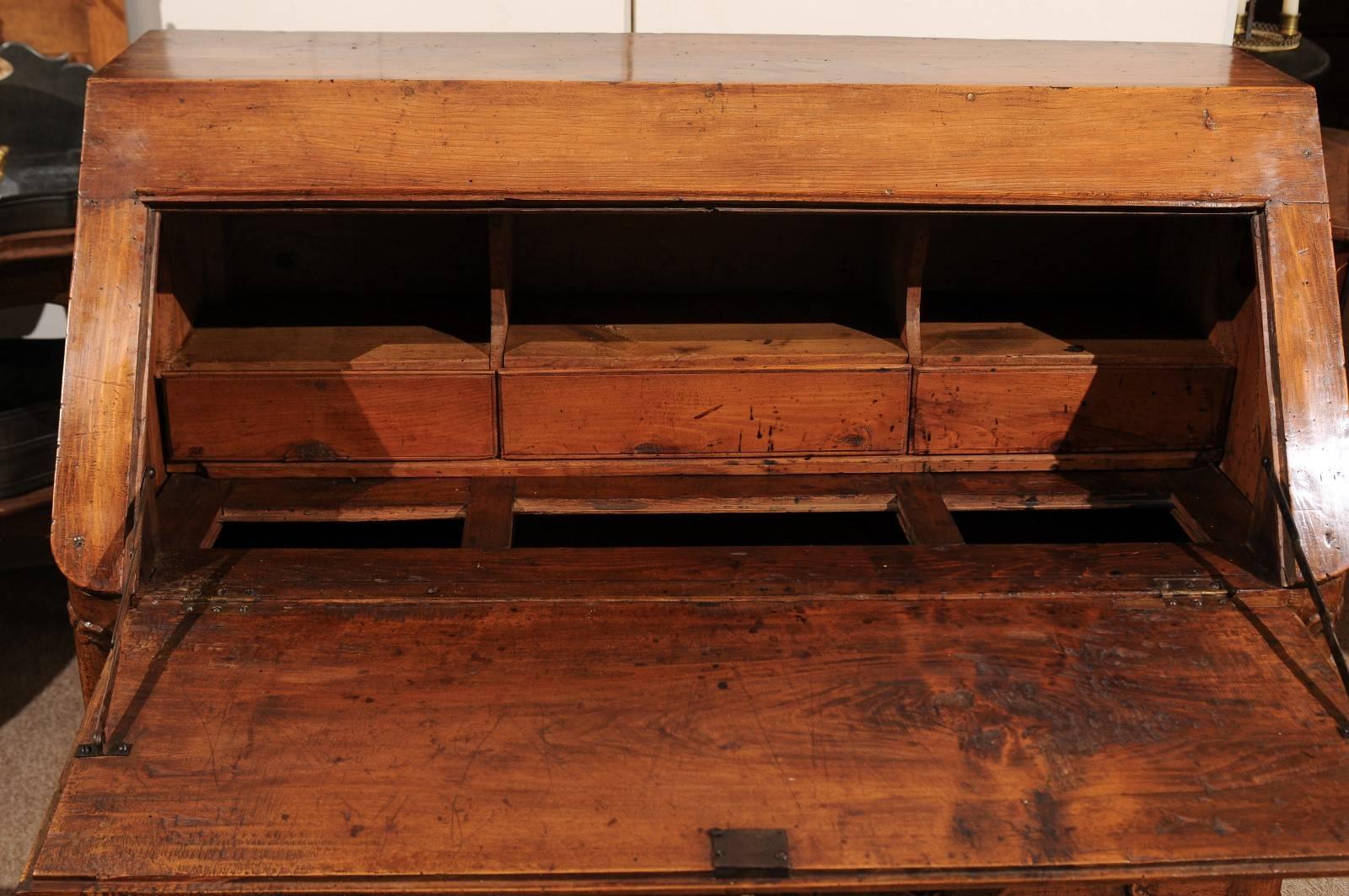 Französischer Obstholz-Regence-Schreibtisch aus französischem Französischem Obstholz, frühes 18. Jahrhundert im Zustand „Gut“ im Angebot in Atlanta, GA