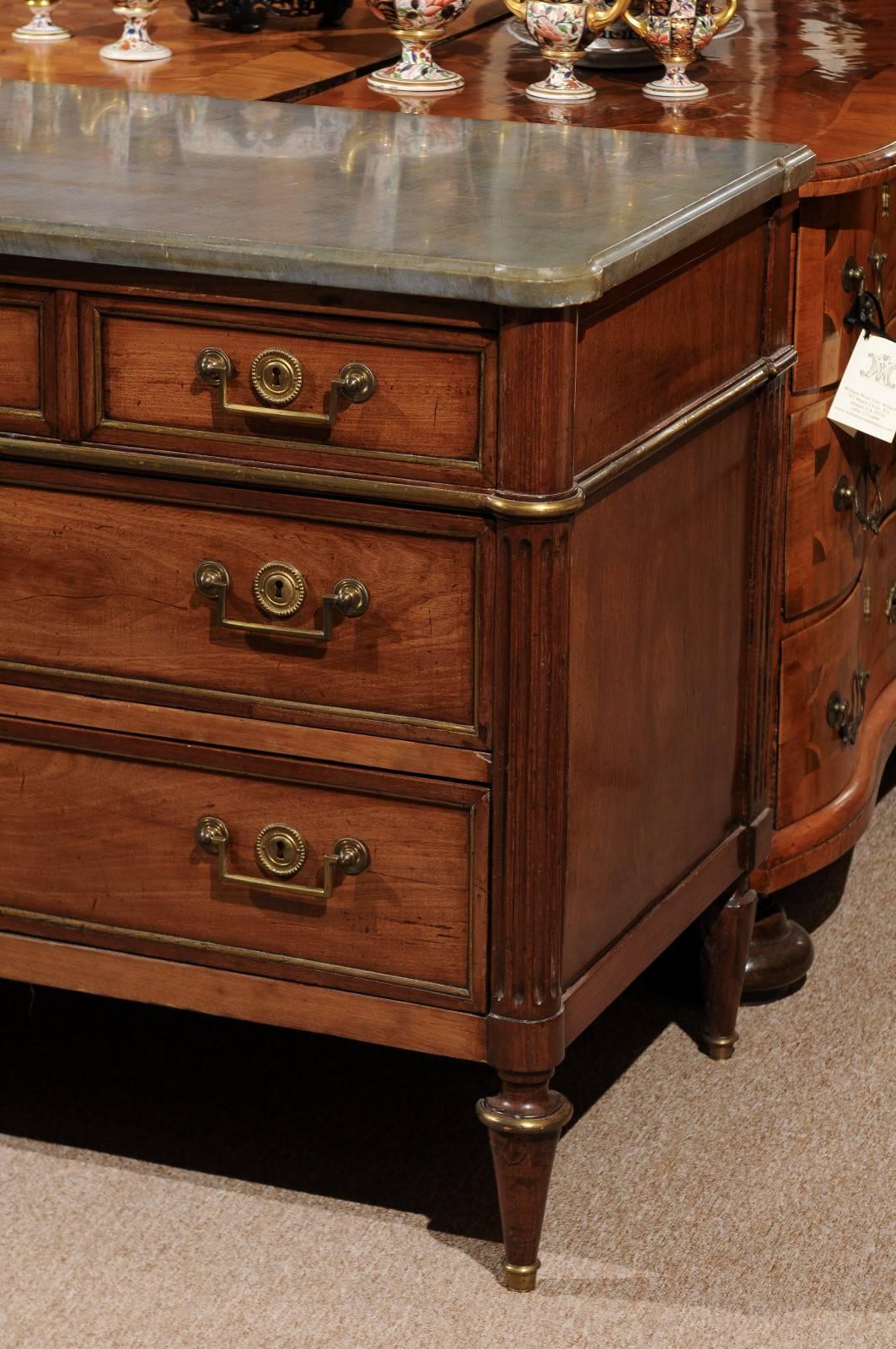 Late 18th Century French Louis XVI Walnut Commode (Französisch)