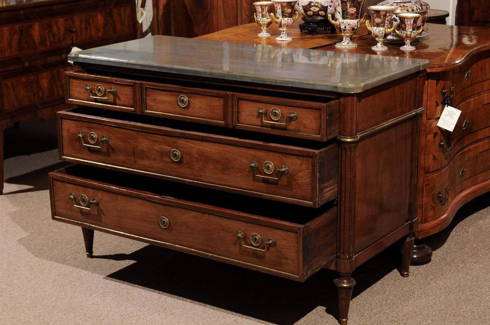 Late 18th Century French Louis XVI Walnut Commode im Zustand „Gut“ in Atlanta, GA