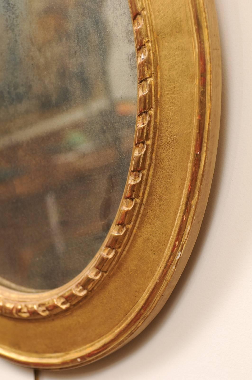 Paar ovale Spiegel aus vergoldetem Holz mit Schleifenaufsatz, 20. Jahrhundert im Angebot 2