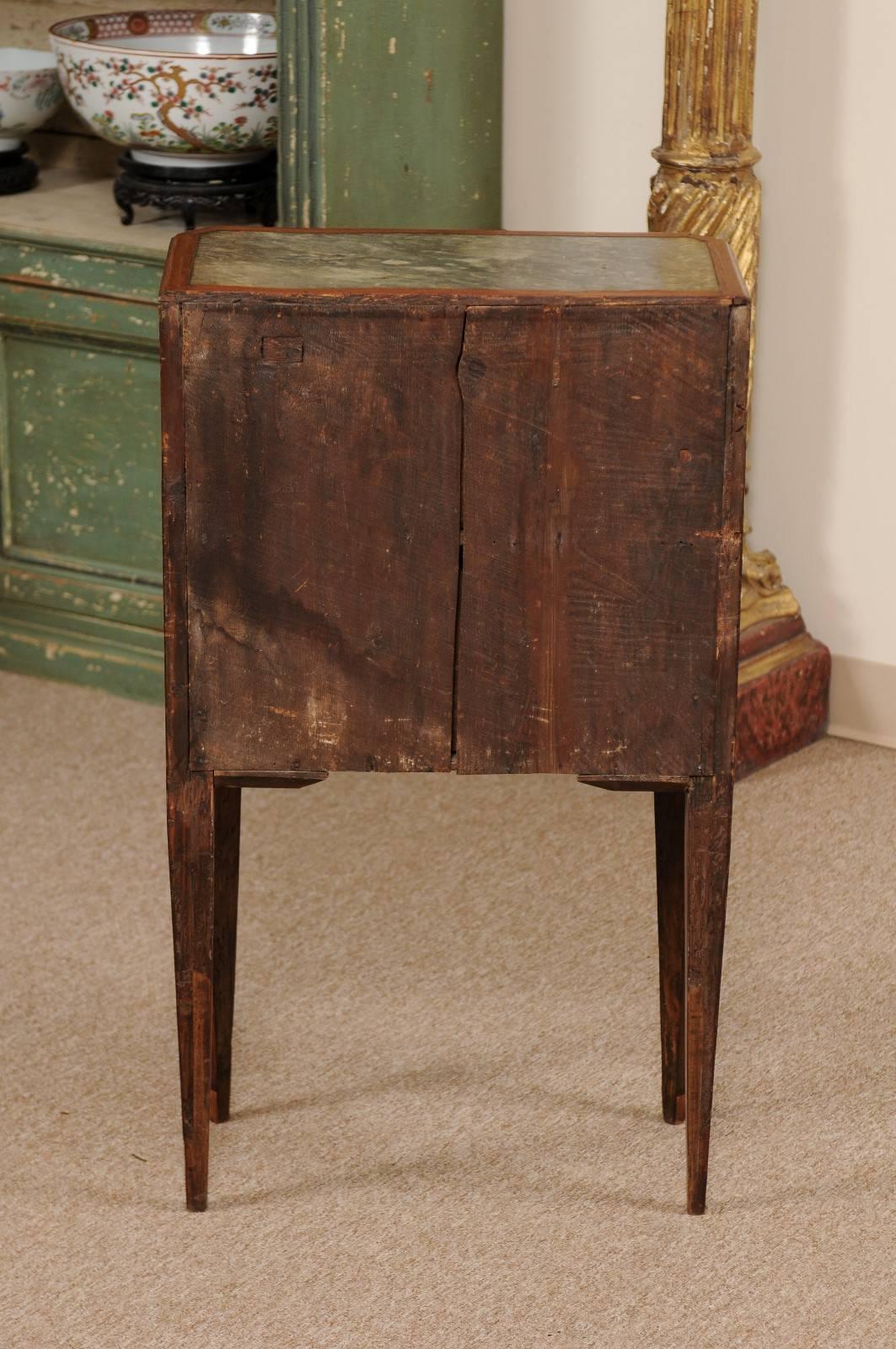 Early 19th Century Italian Neoclassical Style Two-Drawer Commodini with Inlay 4