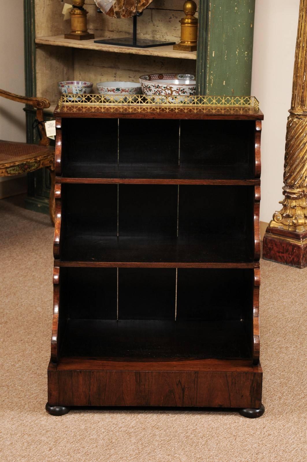 English Regency Petite Waterfall Bookcase in Rosewood, Early 19th Century In Good Condition In Atlanta, GA