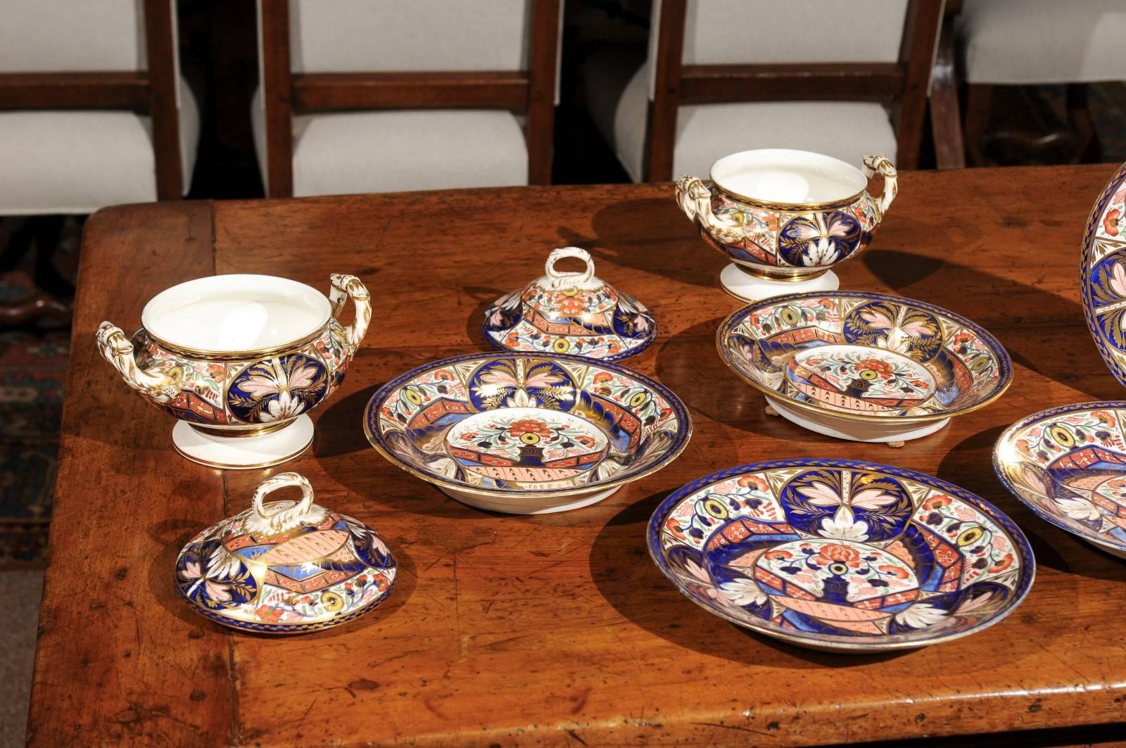 Paire de soupières à sauce Derby avec couvercle et sous-assiette et 4 assiettes, Angleterre, 19ème siècle en vente 3