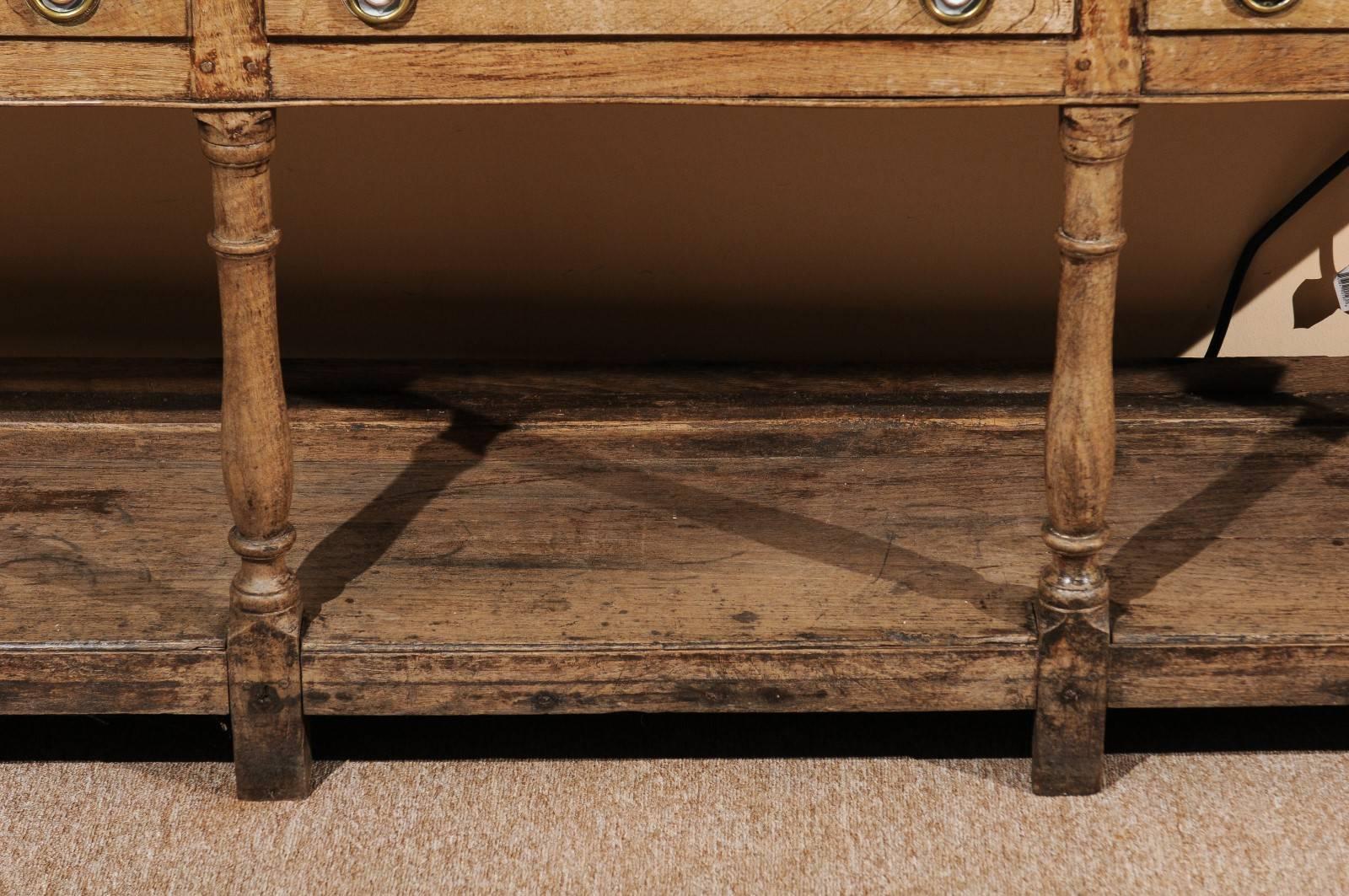 18th Century English Bleached Oak Dresser Base with Five Drawers and Lower Shelf 3