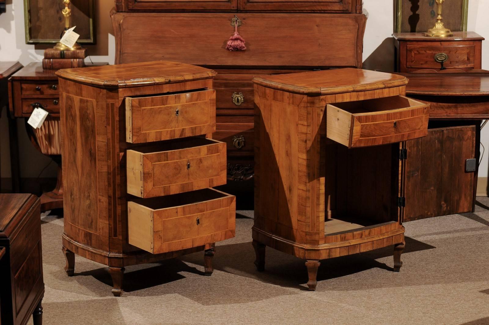 Pair of Matched Century Italian Walnut Inlaid Commodinis, 20th Century 1