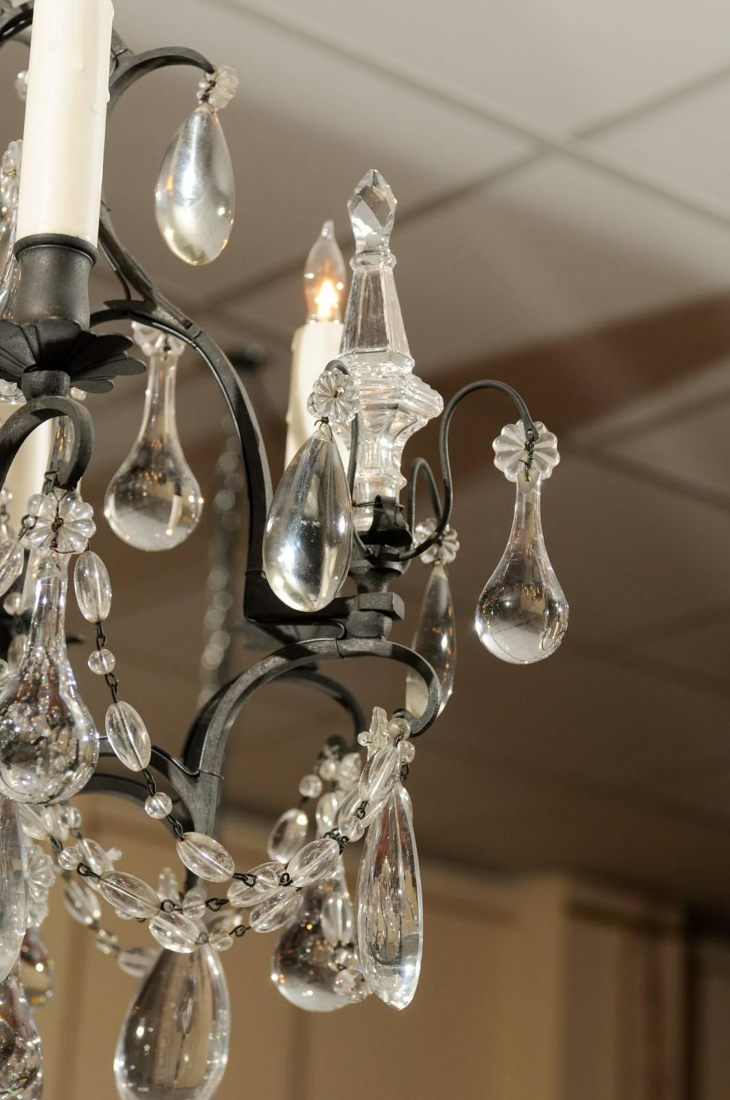 Lampadario francese in stile Luigi XV con struttura in metallo nero e cristalli trasparenti, 1890 in vendita 1